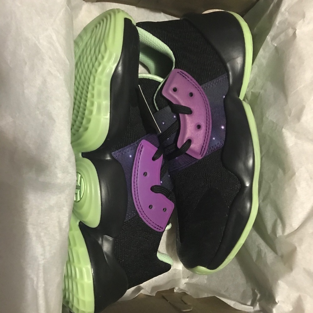 NWOT Adidas James harden athletic shoes